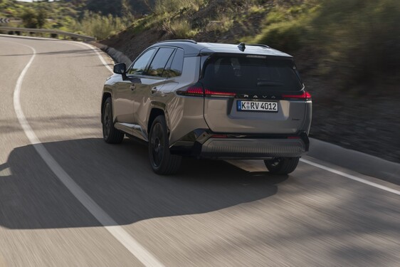 RAV4 PHEV 2026