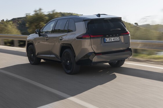 RAV4 PHEV 2026