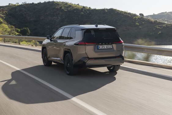 RAV4 PHEV 2026