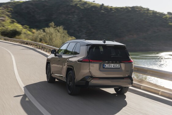 RAV4 PHEV 2026