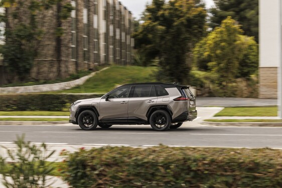 RAV4 PHEV 2026