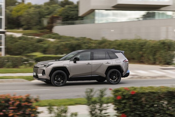RAV4 PHEV 2026