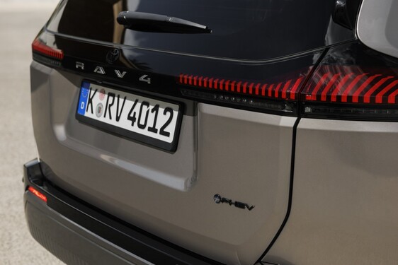 RAV4 PHEV 2026