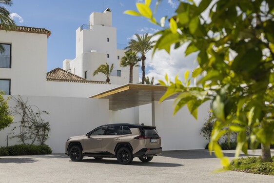 RAV4 PHEV 2026