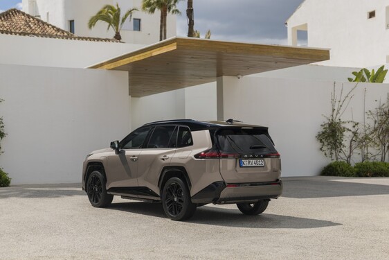 RAV4 PHEV 2026