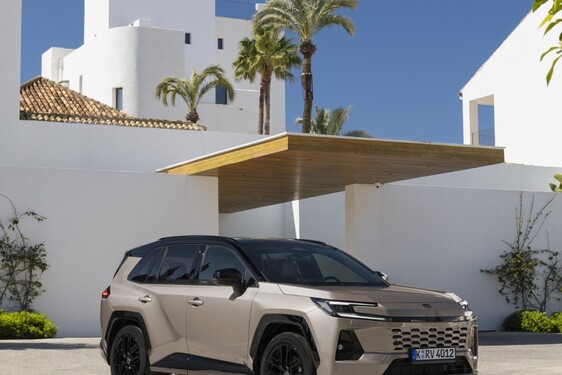 RAV4 PHEV 2026