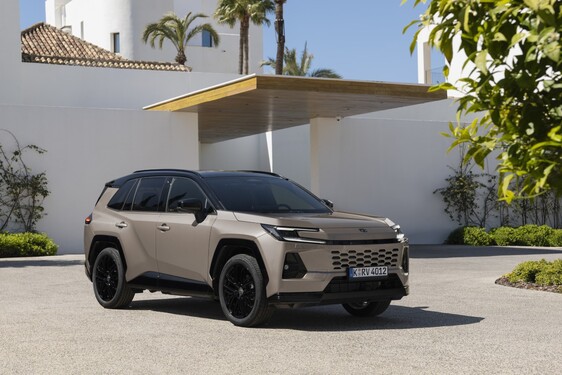 RAV4 PHEV 2026