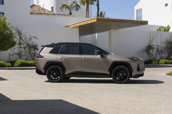 RAV4 PHEV 2026