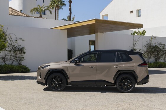 RAV4 PHEV 2026