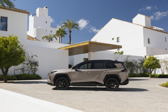 RAV4 PHEV 2026
