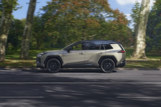 RAV4 PHEV 2026